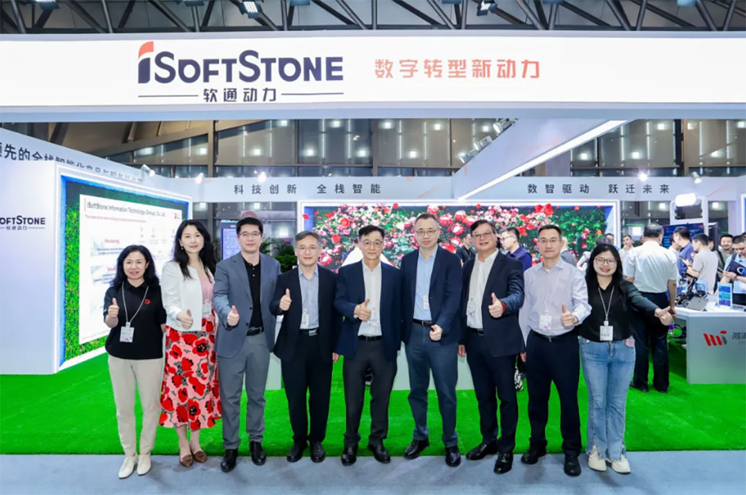 华为全联接大会2025 | 鸿运国际动力乐成举行“全栈智能 激刊行业增添新引擎”论坛  智能化转型实践,终端AI,智能算力,高质量生长 9月18日，，，，，，，作为华为全联接大会2025独家钻石赞助商，，，，，，，鸿运国际动力乐成举行“全栈智能 激刊行业增添新引擎”主题论坛。。。。。。本次论坛汇聚了来自医疗、烟草、修建、环保、家居等多个行业的智能化转型实践先锋，，，，，，，分享前沿看法与实践履历，，，，，，，配合探讨加速行业智能化转型的新路径。。。。。。论坛上，，，，，，，鸿运国际动力联合华为及同伴配合举行了第四届“917转型”企动日宣布仪式，，，，，，，鸿运国际华方分享了其全景战略与终端AI展望。。。。。。  “917”扬帆起新程，，，，，，，共引行业智能化     论坛现场，，，，，，，鸿运国际动力联合华为与同伴配合举行第四届“917转型”企动日宣布仪式，，，，，，，共引行业智能化。。。。。；；；；；；；粕Ю妥芩纠砦盒窕，，，，，，，北京大学第三医院主任医师、教授、博士生导师江东，，，，，，，无锡研奇智联手艺有限公司智能产品研发总监关学峰，，，，，，，远景能源有限公司IT总监王永亮与鸿运国际动力董事黄颖，，，，，，，董事兼首席手艺官刘会福，，，，，，，执行副总裁、盘算产品与智能电子营业总裁韩智敏配合登台完成宣布。。。。。。    鸿运国际动力董事黄颖在致辞中讲到，，，，，，，今年是鸿运国际动力的双十华年，，，，，，，鸿运国际动力再次站上新起点，，，，，，，以“软硬一体