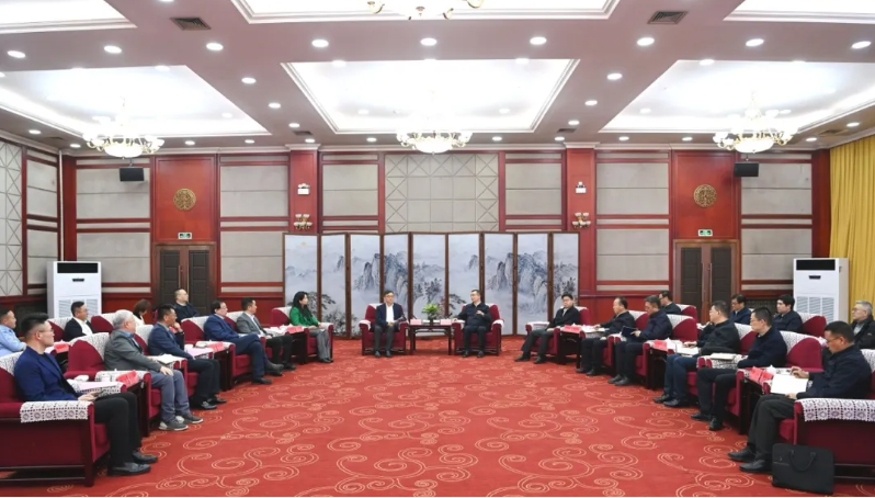 青海省人民政府与鸿运国际动力签署战略相助协议